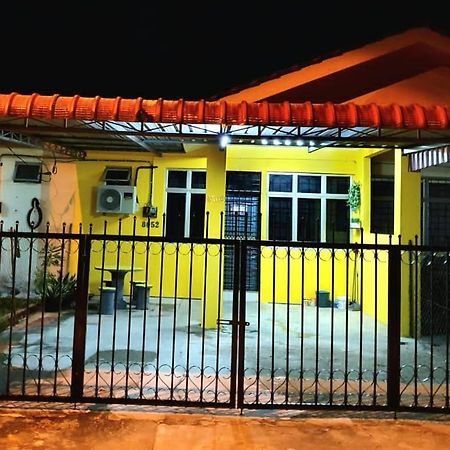 Lh Alisha Homestay Wangsa Mewangi Gua Musang Zewnętrze zdjęcie