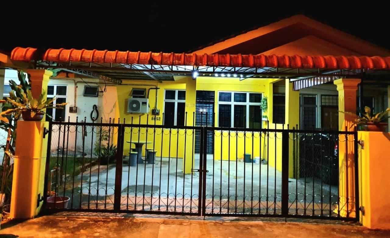Lh Alisha Homestay Wangsa Mewangi Gua Musang Zewnętrze zdjęcie